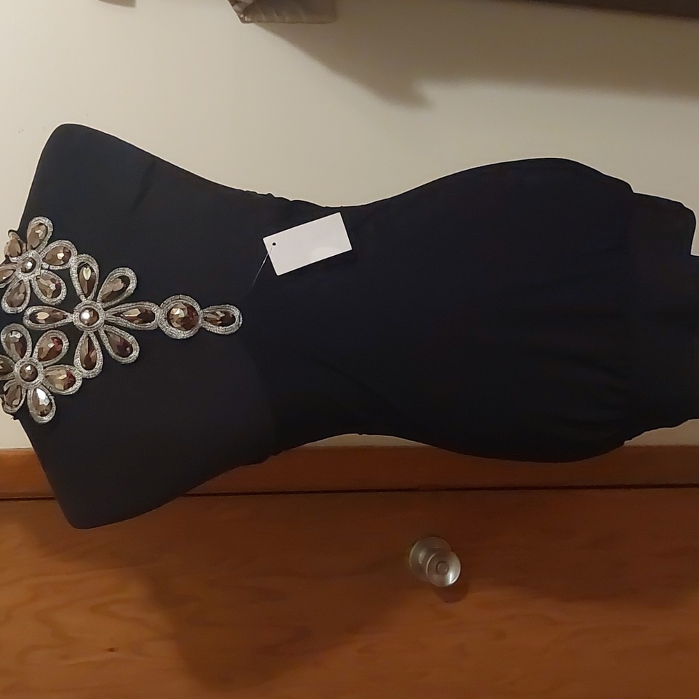 Siren Lily, Small, Black